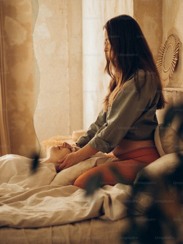 8 Điều Cần Biết Về Phương Pháp Reiki - Hành Trình Tìm Về Sự Bình Yên Nội Tâm. reiki viet chua lanh ben trong bang nang luong vu tru 11